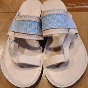 Tom's toe sandals flip flops baby blue cream leather misses  7, youth size 5.5 L